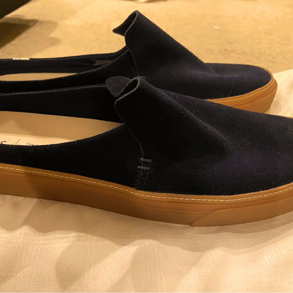 Tom’s Navy, size 12, suede mule